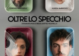 Locandina dello spettacolo Oltre lo Specchio della Compagnia Australe, con drammaturgia e regia di Matteo Fasanella, in scena a Teatrosophia a Roma.