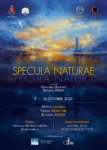 Locandina della mostra Specula Naturae di Eclipsis Style Project, con opere di Marco Iannetti, Nadja Moncheri e Rosalba Ruzzier, alla Fabbriceria della Chiesa Cattedrale di Pienza.