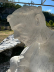 Giuliano Giuliani, “Stigmate”, scultura in travertino per il progetto Sculture – Nuovi segni