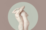 immagine della mostra personale All We Have Is Now di Viktoria Andreeva, fotografa bulgara residente a Vienna, organizzata dalla Florence Biennale negli spazi dell’Anglo American Hotel Florence – Curio Collection by Hilton, in via Garibaldi 9 a Firenze. Preview venerdì 16 ottobre 2026 alle ore 18; apertura al pubblico dal 17 ottobre al 14 novembre 2026. In mostra dieci opere fotografiche, tra lavori fisici e immagini digitali, nell’ambito del progetto Art Suite.
