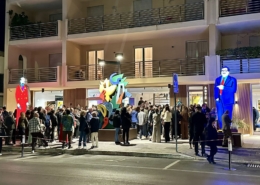 Le sculture luminose monumentali di Marco Lodola raffiguranti Gabriele D’Annunzio ed Ennio Flaiano, donate alla città di Pescara da Arte Pentagono – Arte Focus.