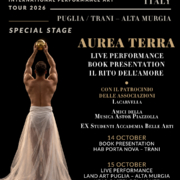 Locandina dello Special Stage Puglia dell’International Performance Art Tour 2026 di Filippo Papa, con la presentazione del libro Il Rito dell’Amore a Trani e la live performance Aurea Terra nell’Alta Murgia, nei pressi di Castel del Monte.
