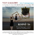 Locandina della mostra collettiva Koinè ’26. Per un linguaggio comune dell’arte contemporanea, a cura di Virgilio Patarini, alla Vi.P. Gallery Valcamonica – Virgilio Patarini Arte Contemporanea, in via Nazionale 35 a Niardo, in provincia di Brescia. Inaugurazione sabato 10 ottobre 2026 alle ore 17. In mostra pittura, scultura e fotografia con oltre 80 opere. Esposizione aperta fino al 1° novembre 2026. Ingresso libero.