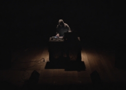 Locandina di LÀMINE vol.2, appuntamento di Coru Aresti dedicato alla sperimentazione sonora e all’ascolto immersivo, in programma al Teatro di Sant’Eulalia di Cagliari con le performance di Hubble, Fabio Talloru e Atoloi.