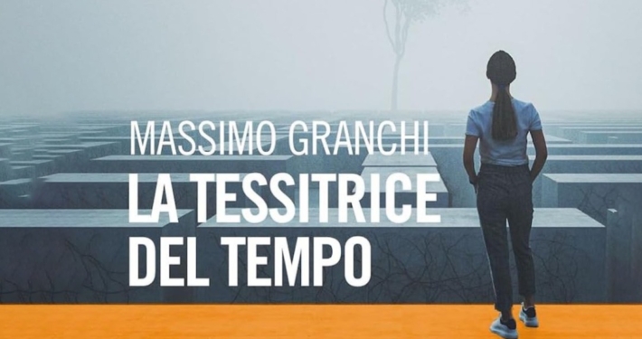 Locandina della presentazione del romanzo “La tessitrice del tempo” dello scrittore Massimo Granchi, in programma a CVM VENIO – Casa Studio Galleria a Larciano.