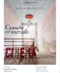 Locandina della mostra Cronache dell’Intervallo di Nicola Bertellotti alla Basile Contemporary, in via di Parione 10 a Roma. Inaugurazione giovedì 15 ottobre 2026 alle ore 18.30. In mostra 13 fotografie, molte delle quali inedite, fino al 21 novembre 2026.