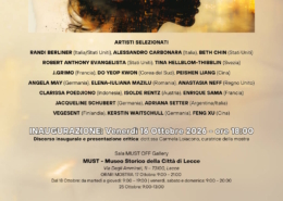 Locandina della mostra internazionale Stories of Identity – The 3rd Edition 2026, a cura di Carmela Loiacono, presso la sala MUST OFF Gallery del MUST – Museo Storico della Città di Lecce.